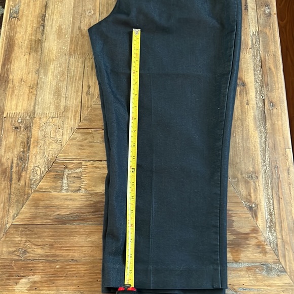 Mossimo Capri pants. 12 - Picture 7 of 7